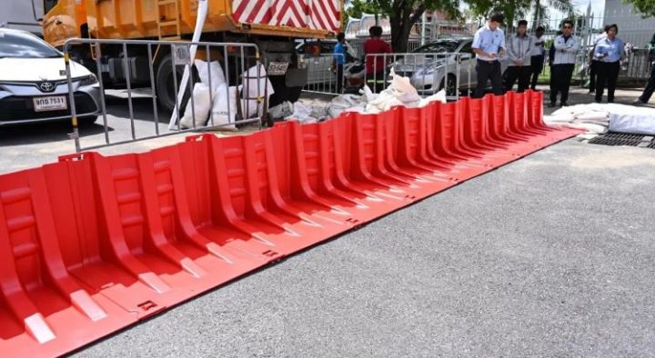 กทม. ทดลองติดตั้ง Hydro Fence ป้องกันน้ำท่วม